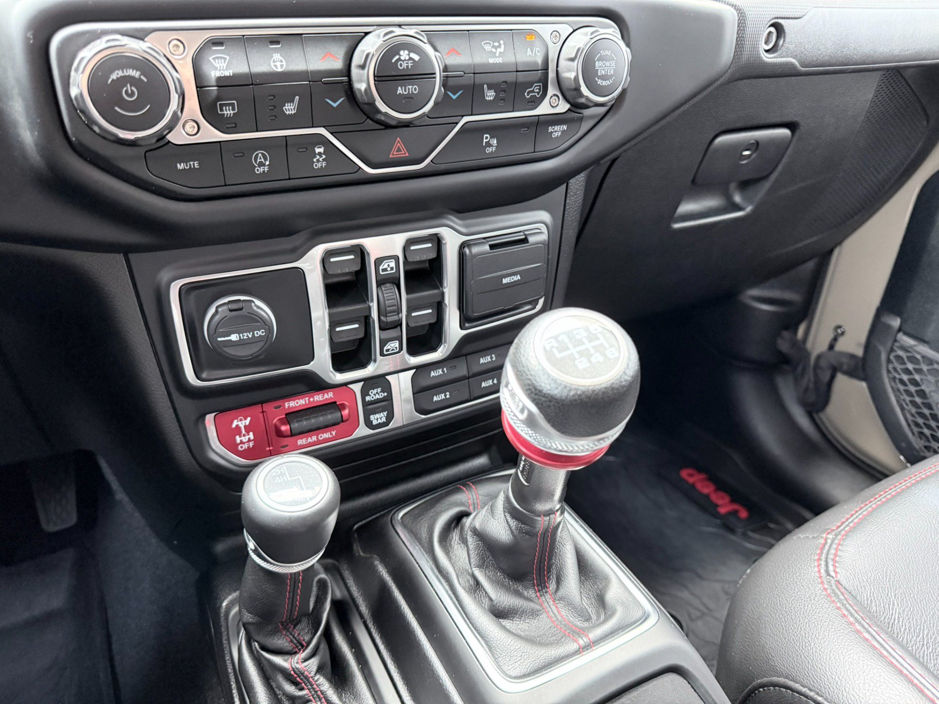 Used 2020 Jeep Gladiator Rubicon AWD/4WD image 15