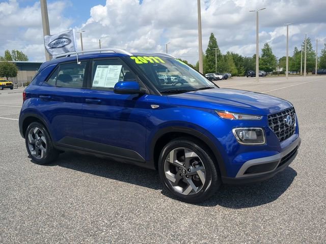 Used 2025 Hyundai Venue SEL FWD image 2