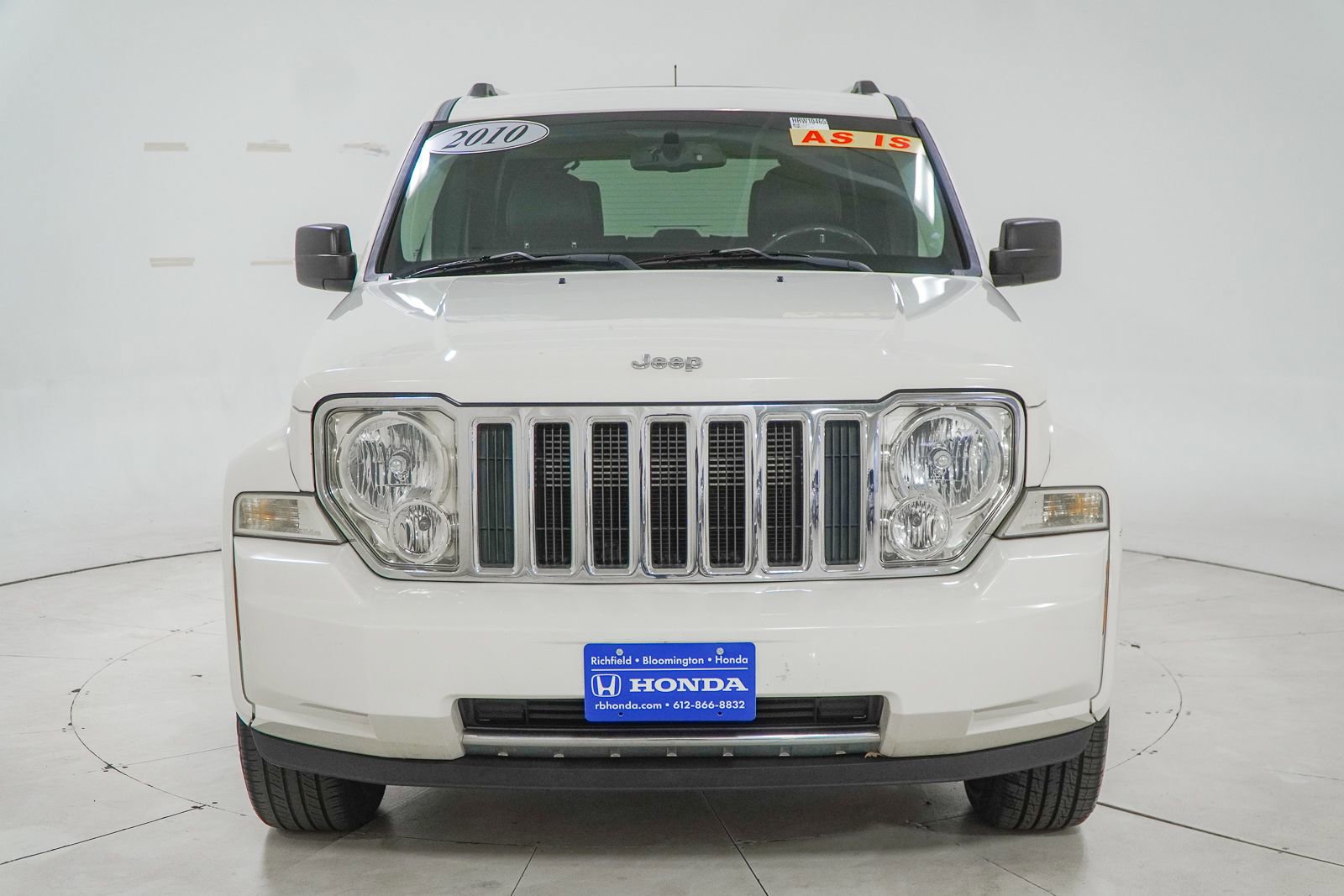 Used 2010 Jeep Liberty Limited w/ Tire & Wheel Group AWD/4WD image 2