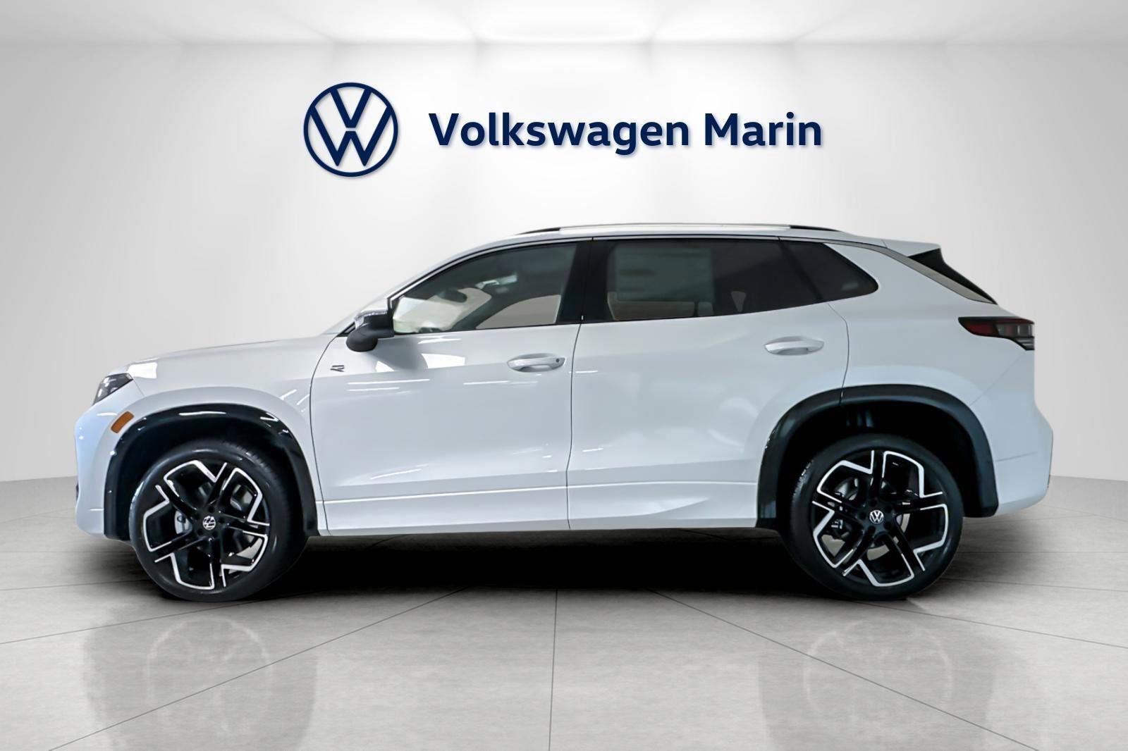 New 2026 Volkswagen Tiguan SEL R-Line image 2