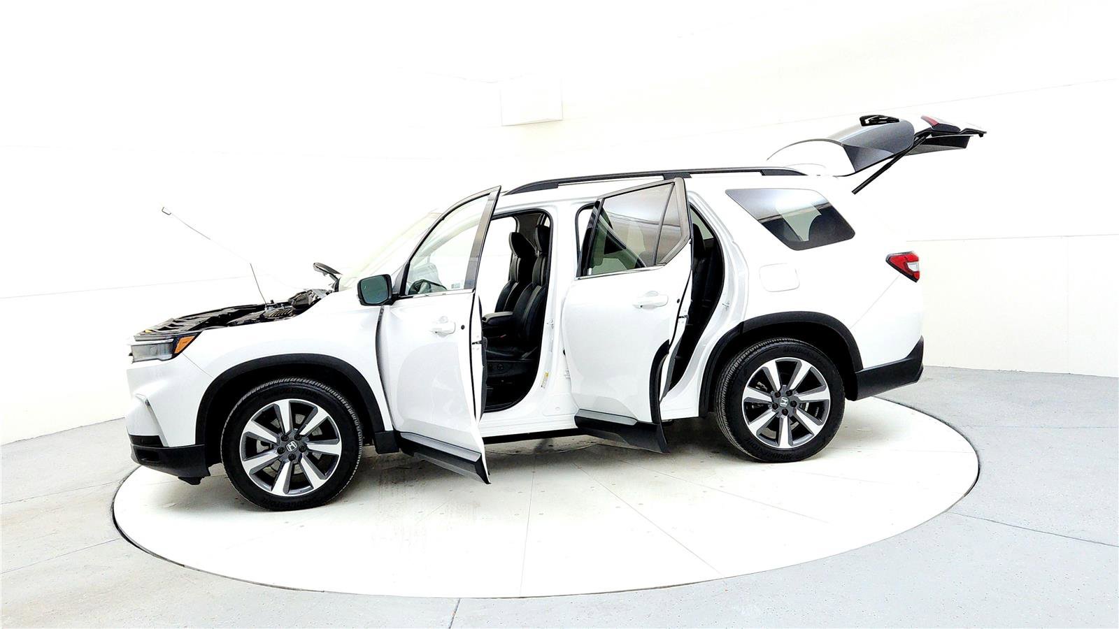 Used 2023 Honda Pilot Touring image 10