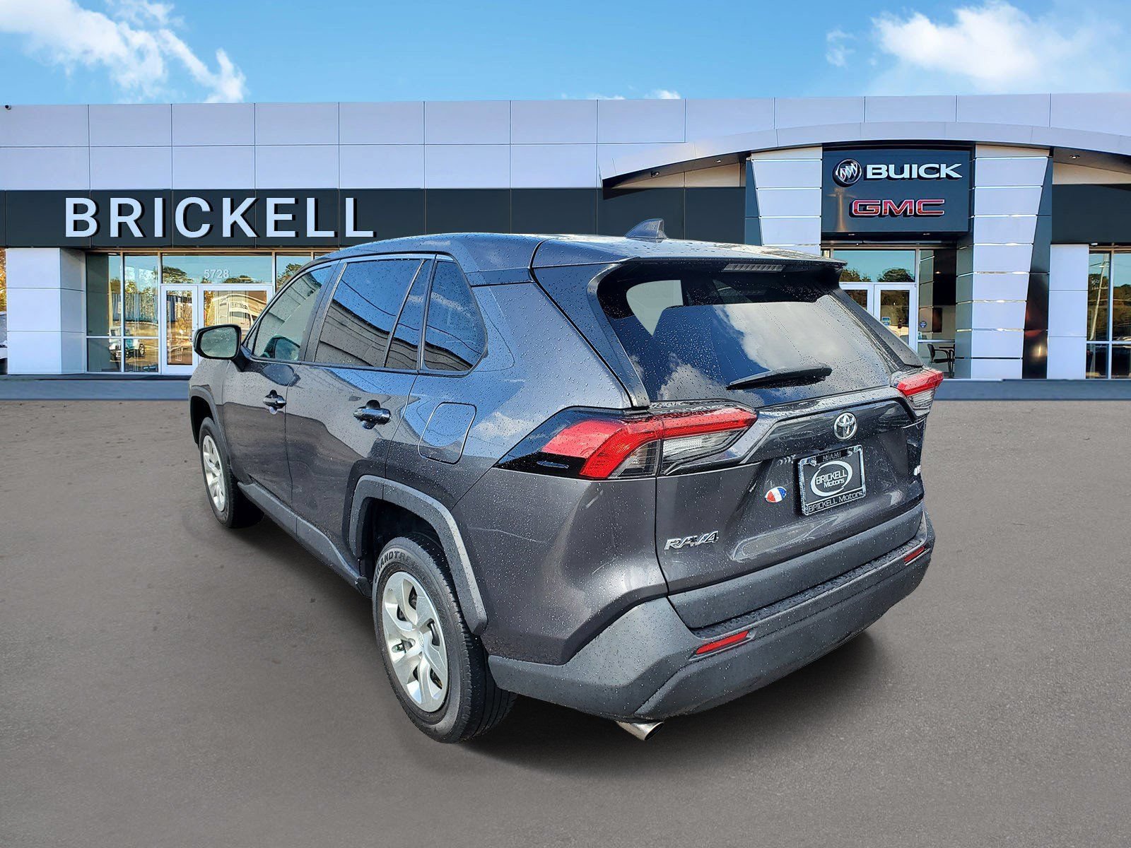 Used 2022 Toyota RAV4 LE FWD video 4