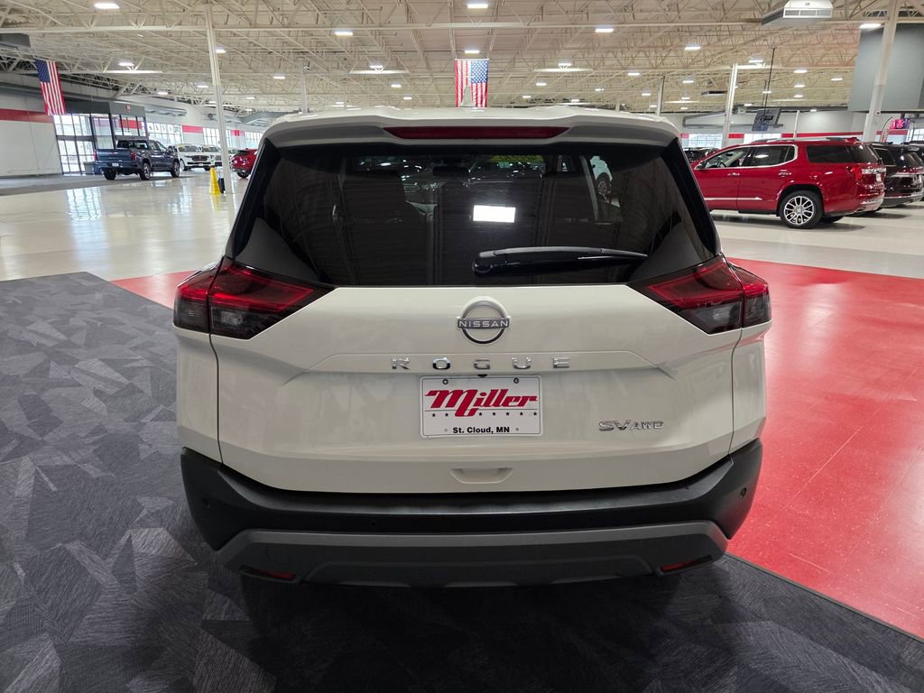 Used 2023 Nissan Rogue SV image 4