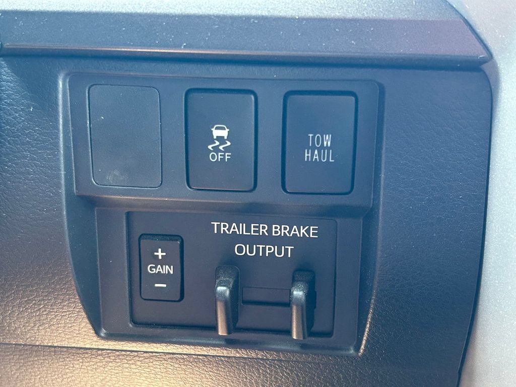 Used 2018 Toyota Tundra SR5 w/ SR5 Upgrade Package RWD image 28