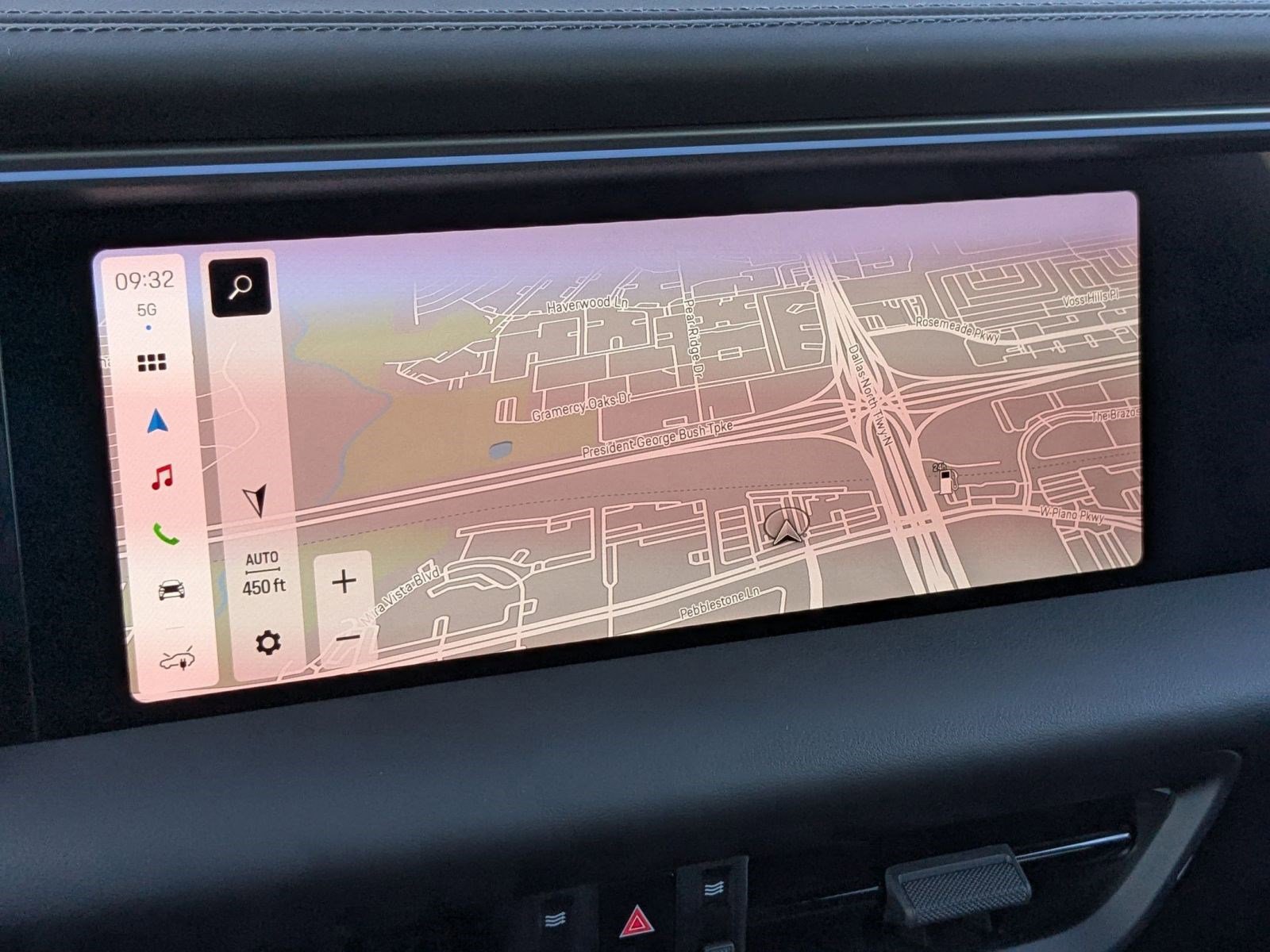 New 2025 Porsche Macan 4 Electric image 18