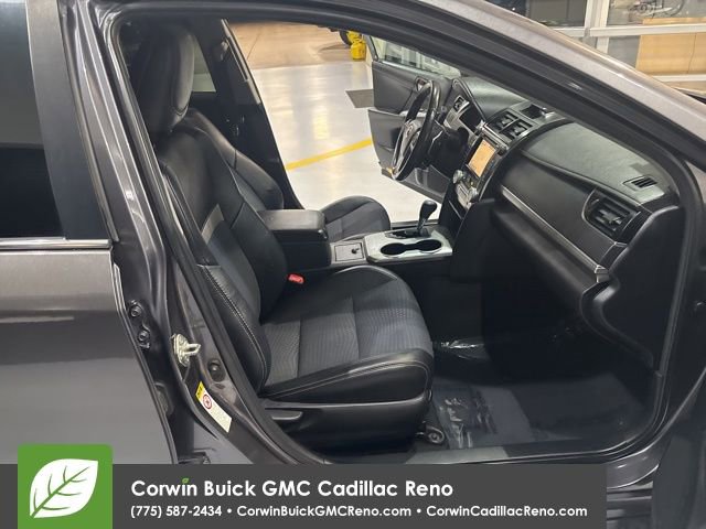Used 2014 Toyota Camry SE w/ Moonroof Package image 33