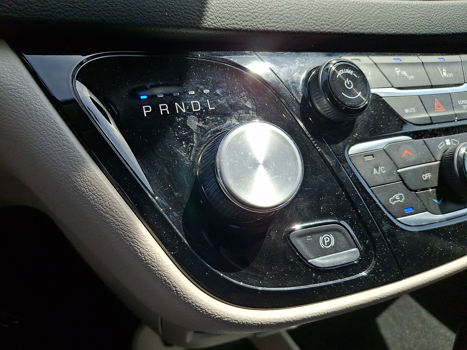 Used 2024 Chrysler Pacifica Touring-L FWD image 13