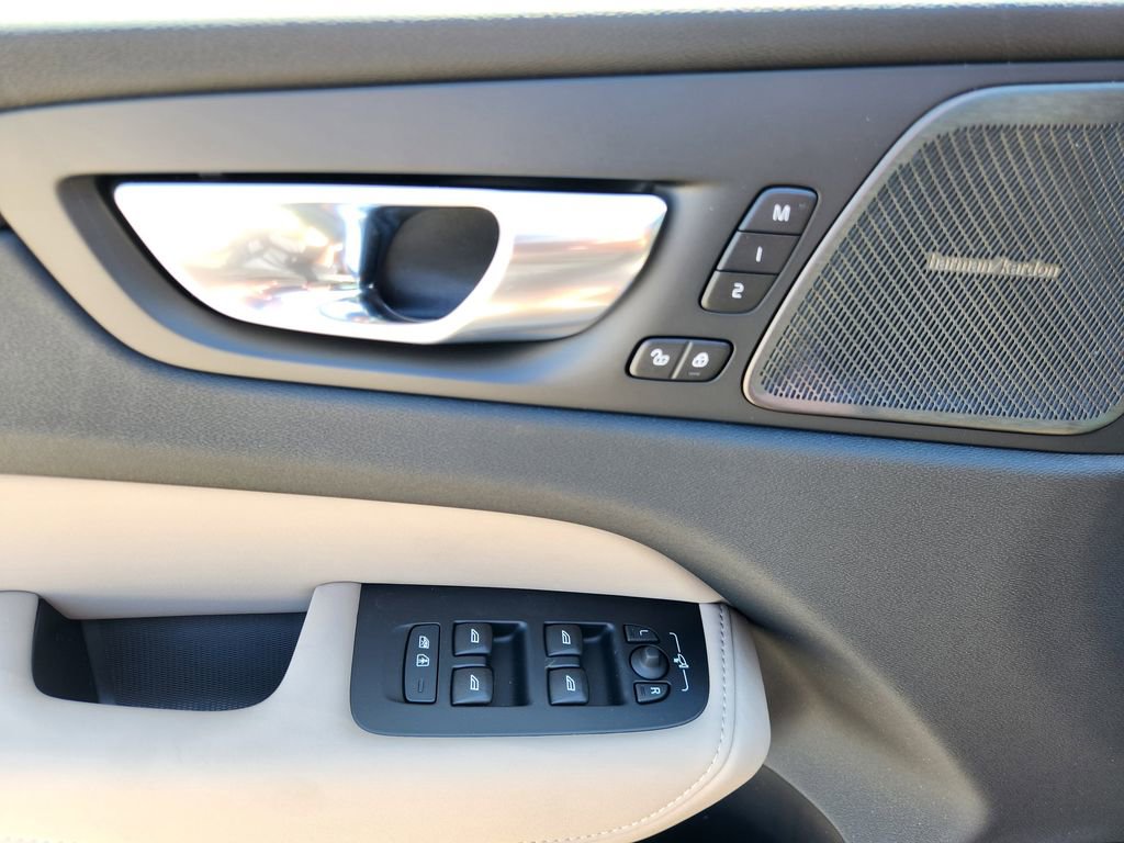 New 2026 Volvo XC60 B5 Plus w/ Protection Package Premier AWD/4WD image 17