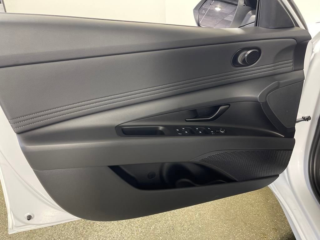 New 2025 Hyundai Elantra SEL image 19