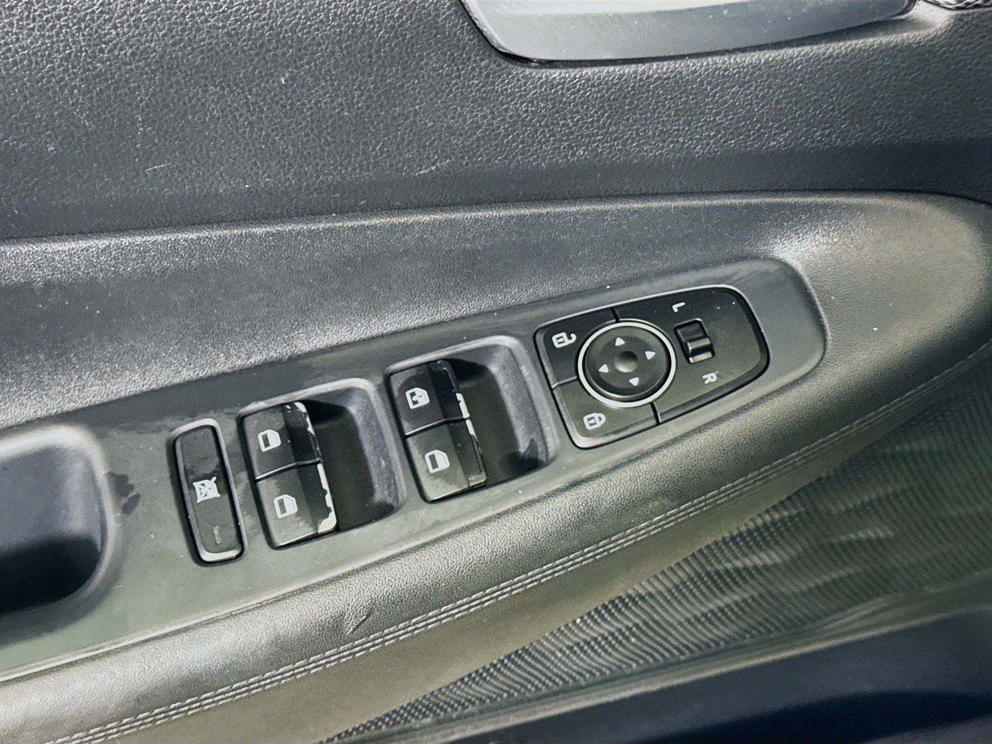 Used 2020 Hyundai Santa Fe SE FWD image 23