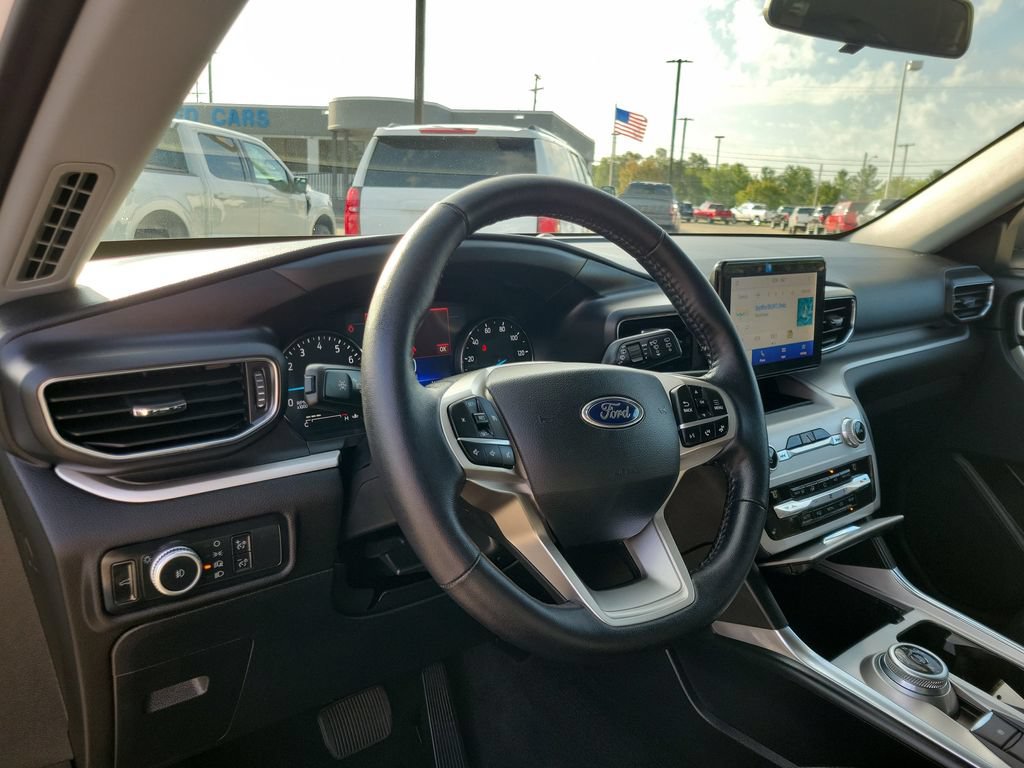 Certified 2021 Ford Explorer XLT w/ Equipment Group 202A AWD/4WD image 22