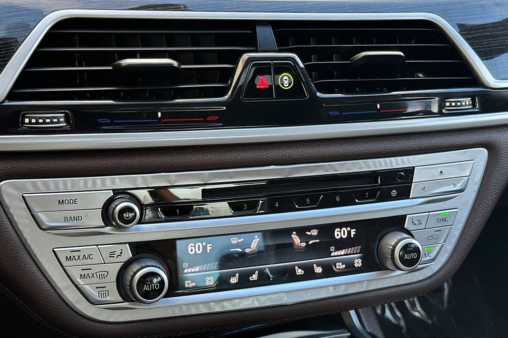 Used 2020 BMW 740i w/ M Sport Package RWD image 23
