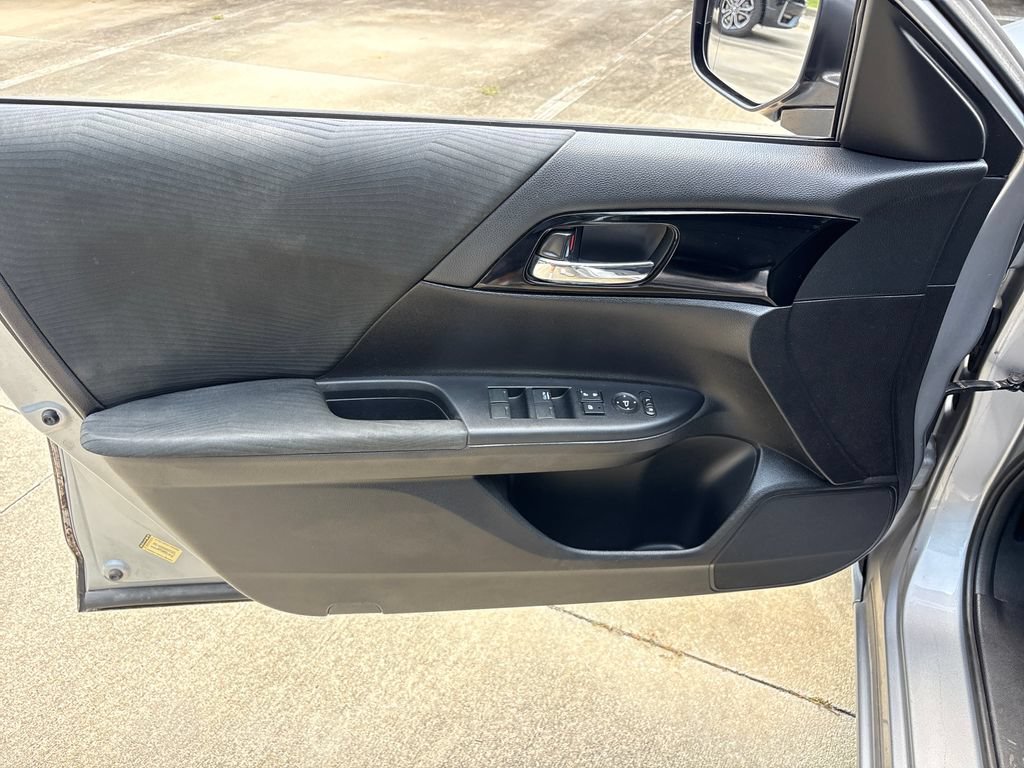 Used 2016 Honda Accord LX image 15
