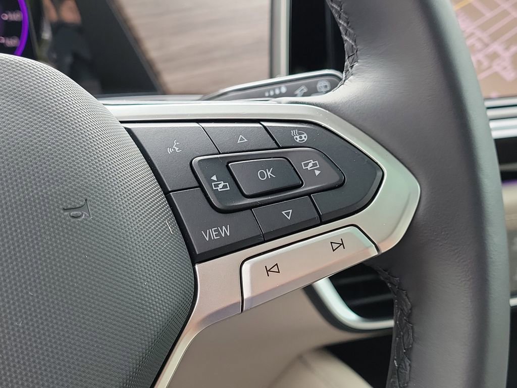 Certified 2025 Volkswagen Atlas SEL Premium R-Line image 32