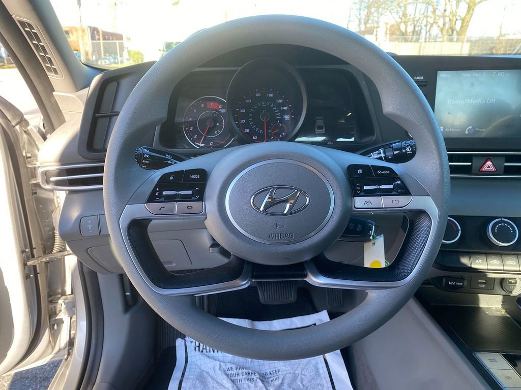 Used 2021 Hyundai Elantra SE image 15