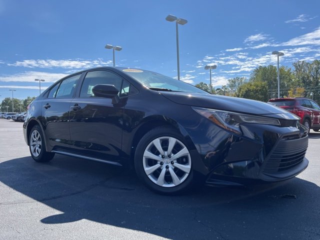 Used 2023 Toyota Corolla LE image 3