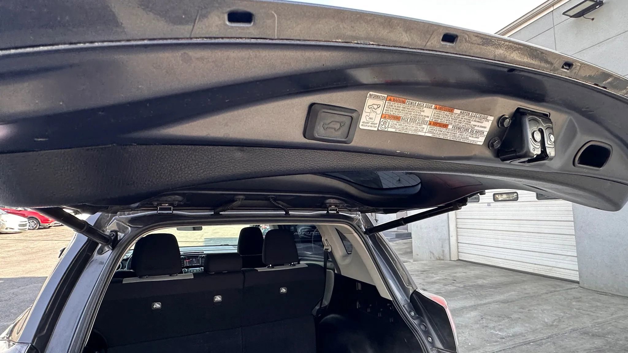 Used 2018 Toyota RAV4 XLE image 18