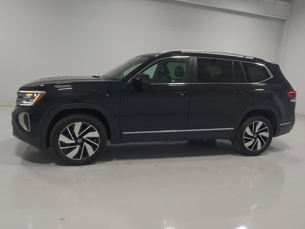 Used 2024 Volkswagen Atlas SEL AWD/4WD image 2