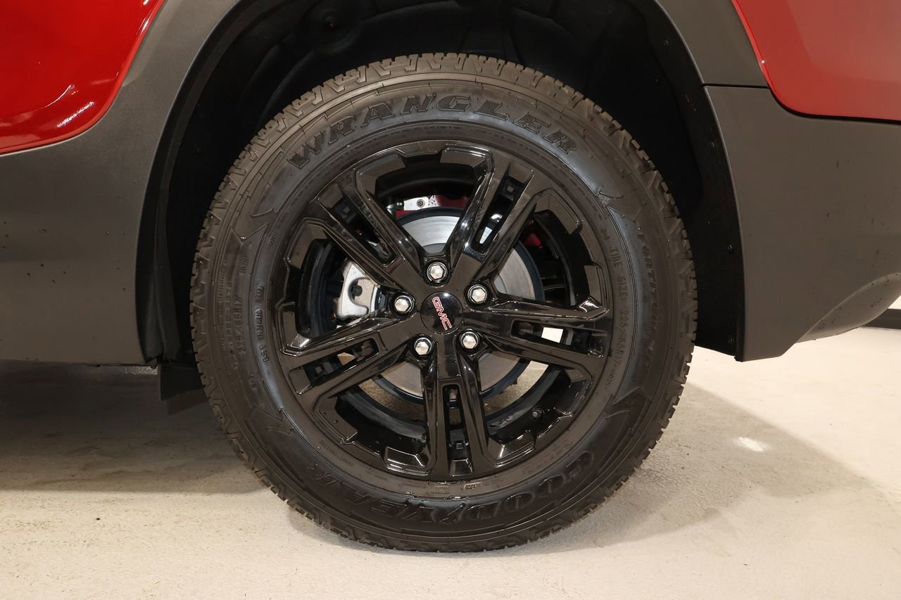 Certified 2024 GMC Terrain AT4 w/ Infotainment Package II AWD/4WD image 32