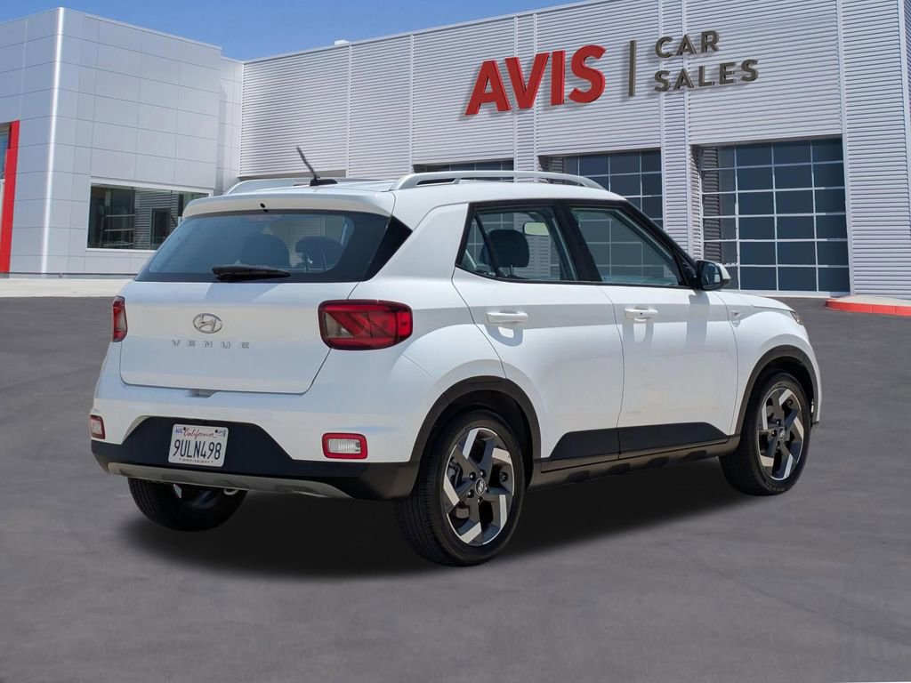 Used 2025 Hyundai Venue SEL FWD image 6
