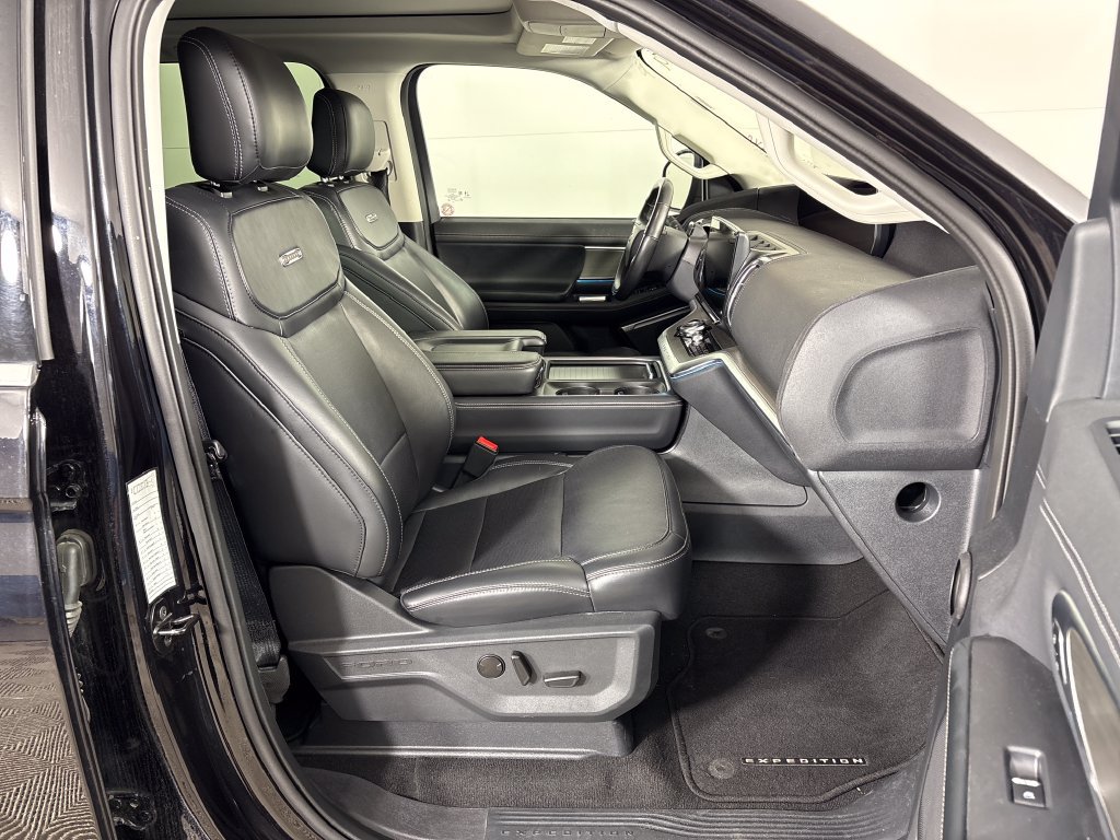 Certified 2025 Ford Expedition Platinum AWD/4WD image 7