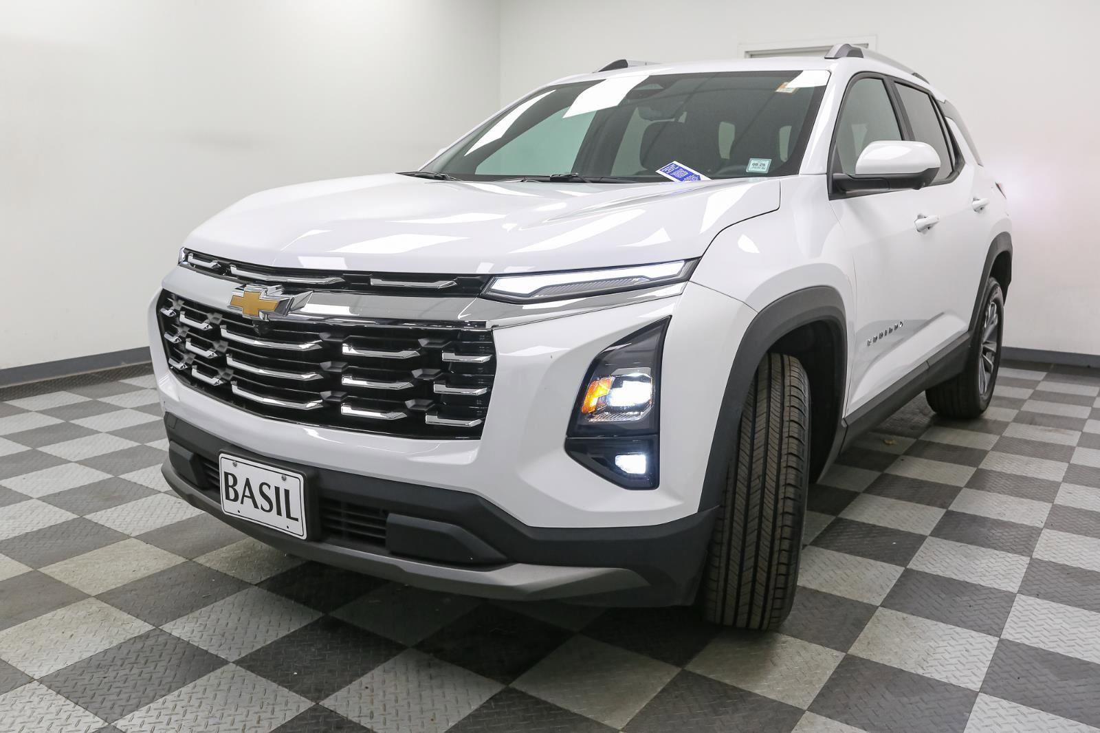 Used 2025 Chevrolet Equinox LT w/ Convenience Package II image 5