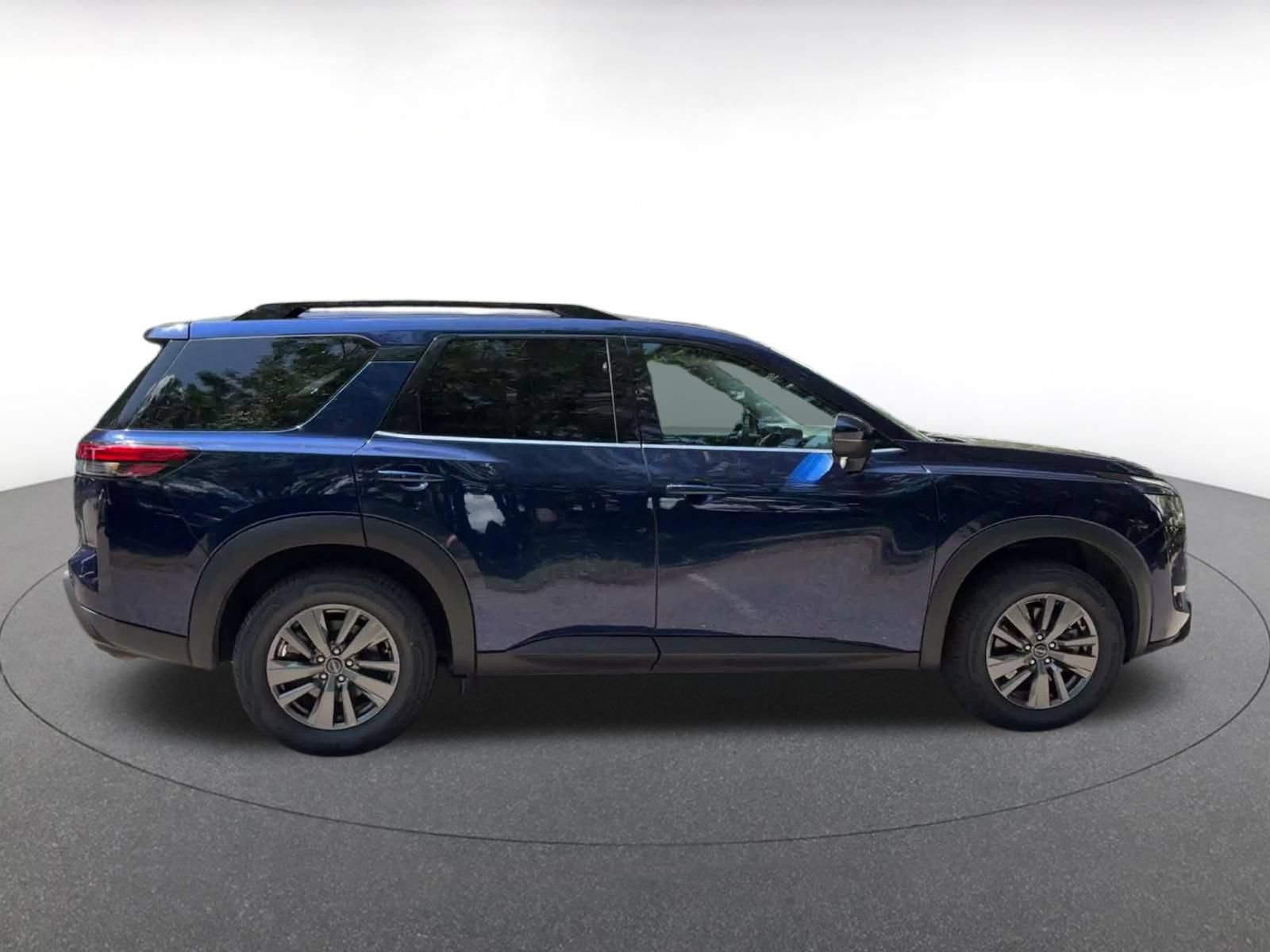Used 2025 Nissan Pathfinder SV FWD image 15