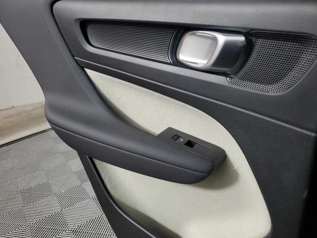 Certified 2026 Volvo XC40 B5 Ultra w/ Climate Package image 20