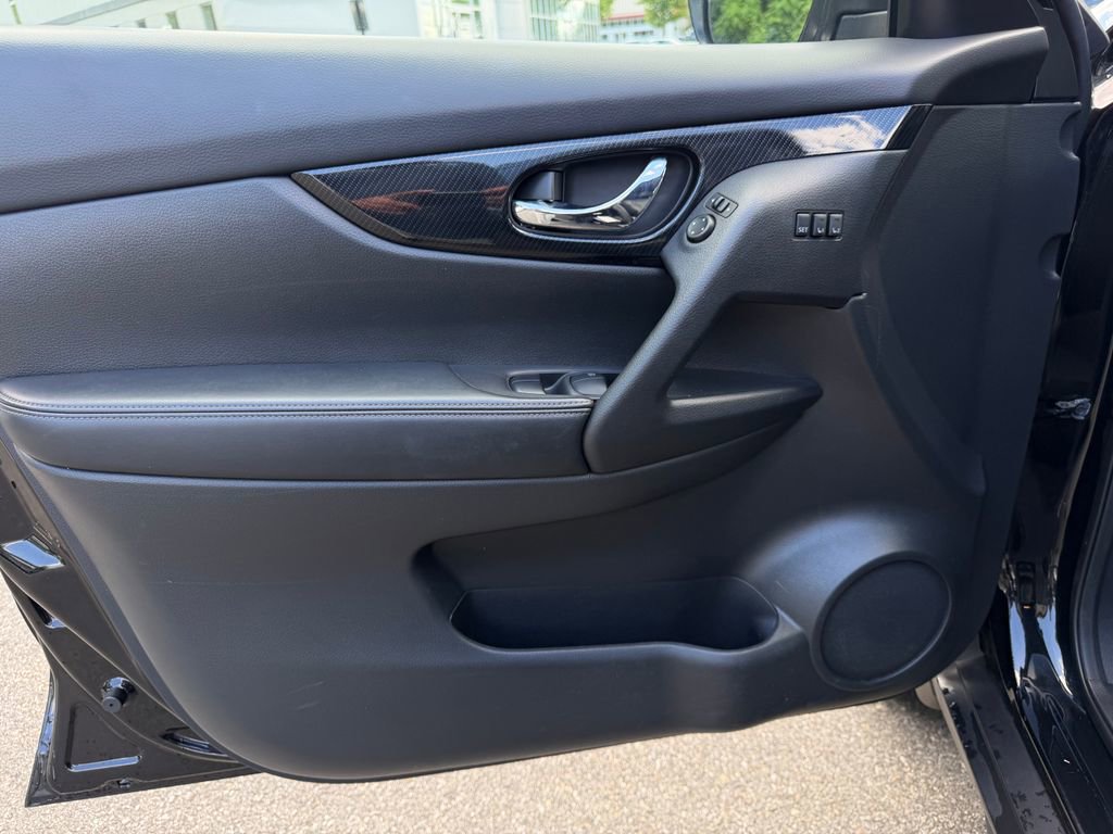 Used 2019 Nissan Rogue SL w/ Premium Package AWD/4WD image 13