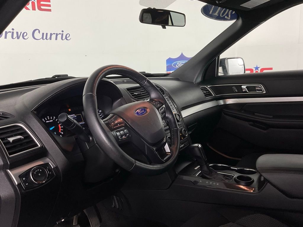 Certified 2017 Ford Explorer XLT FWD image 9