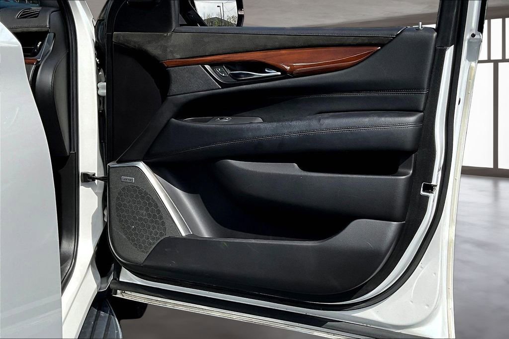 Used 2020 Cadillac Escalade ESV Premium Luxury image 24