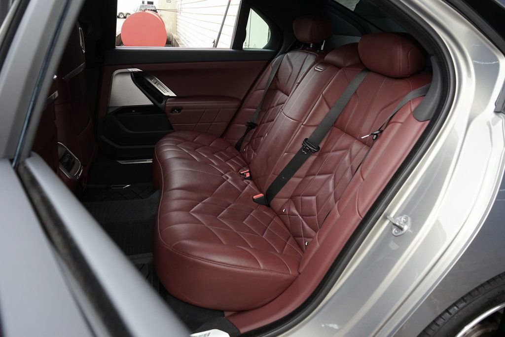 Used 2023 BMW 740i w/ Executive Package image 24