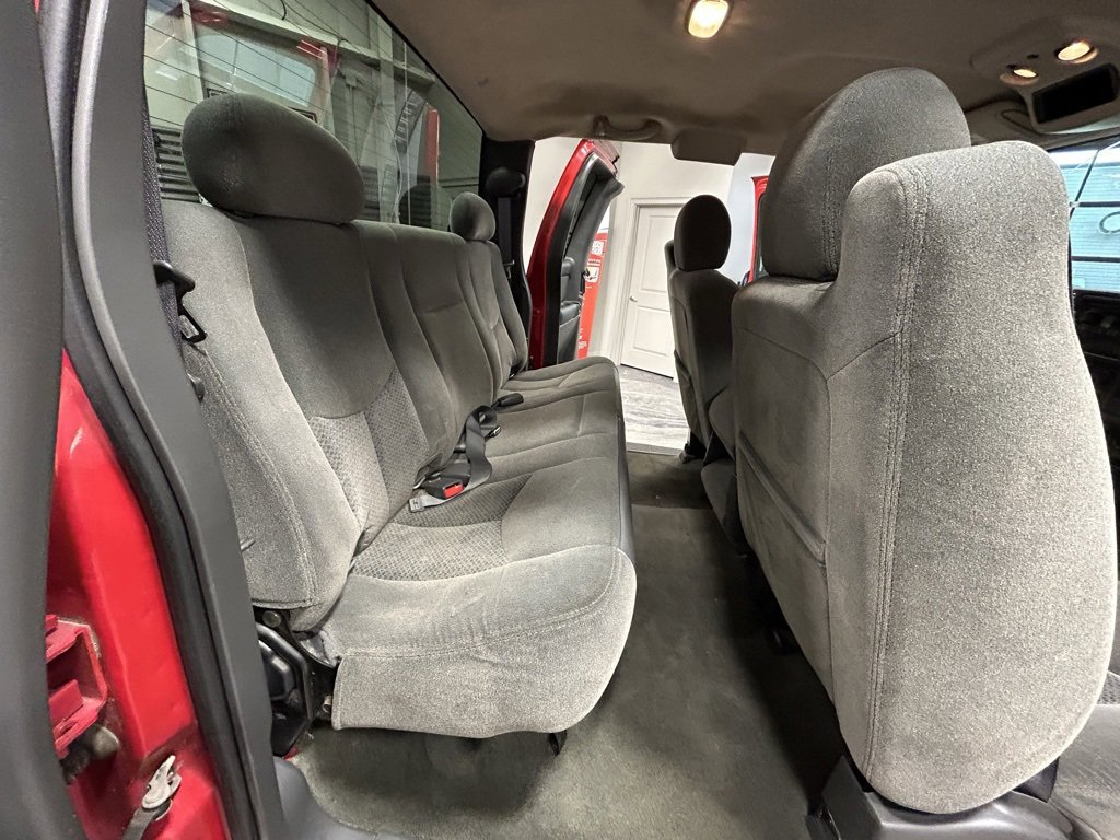 Used 2005 Chevrolet Silverado 2500 LS image 42