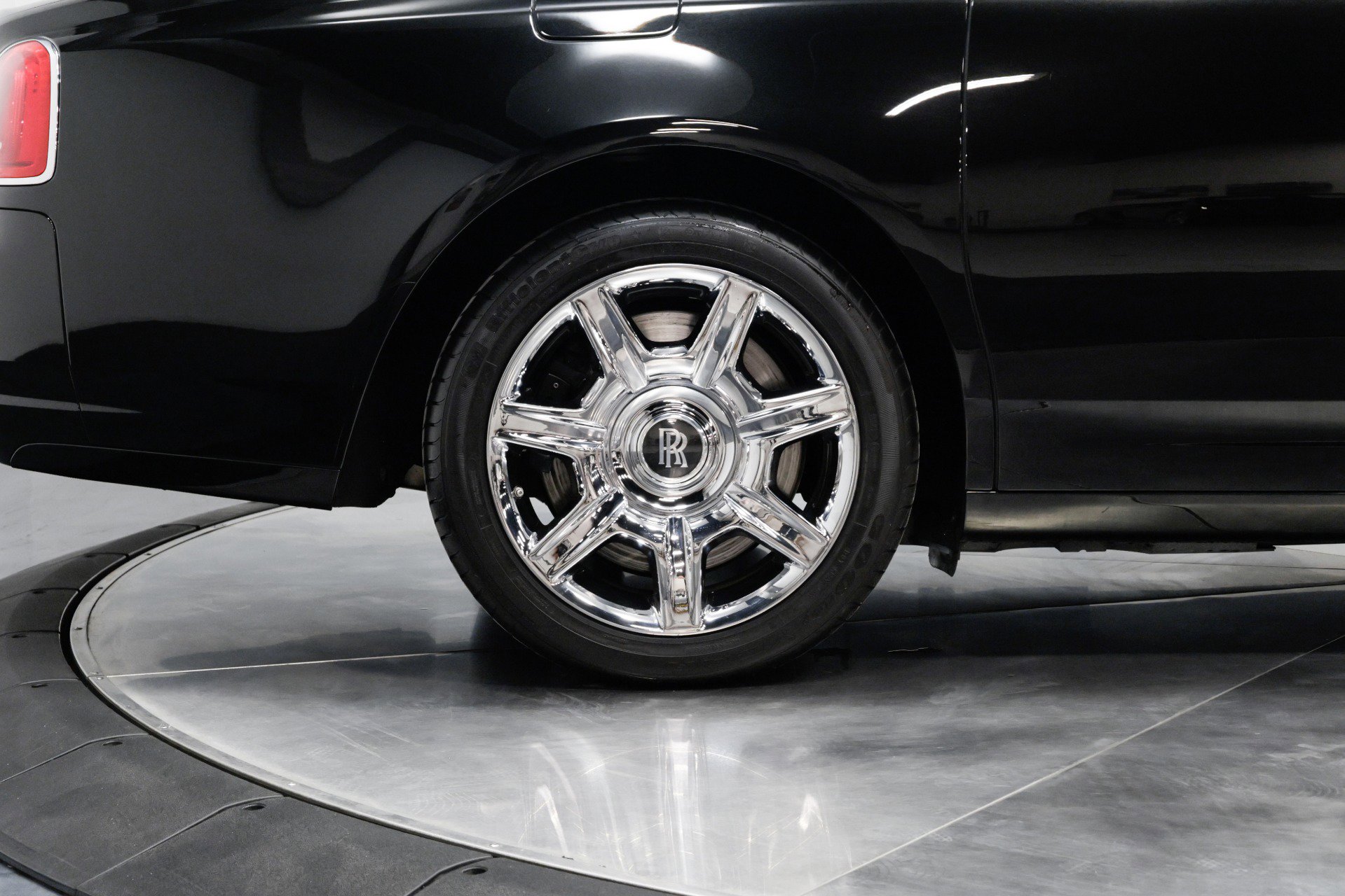 Used 2011 Rolls-Royce Ghost image 22