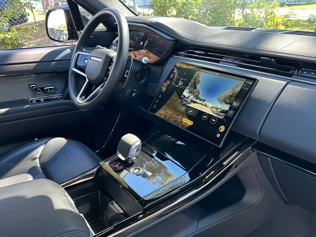 Used 2025 Land Rover Range Rover Sport SE image 37