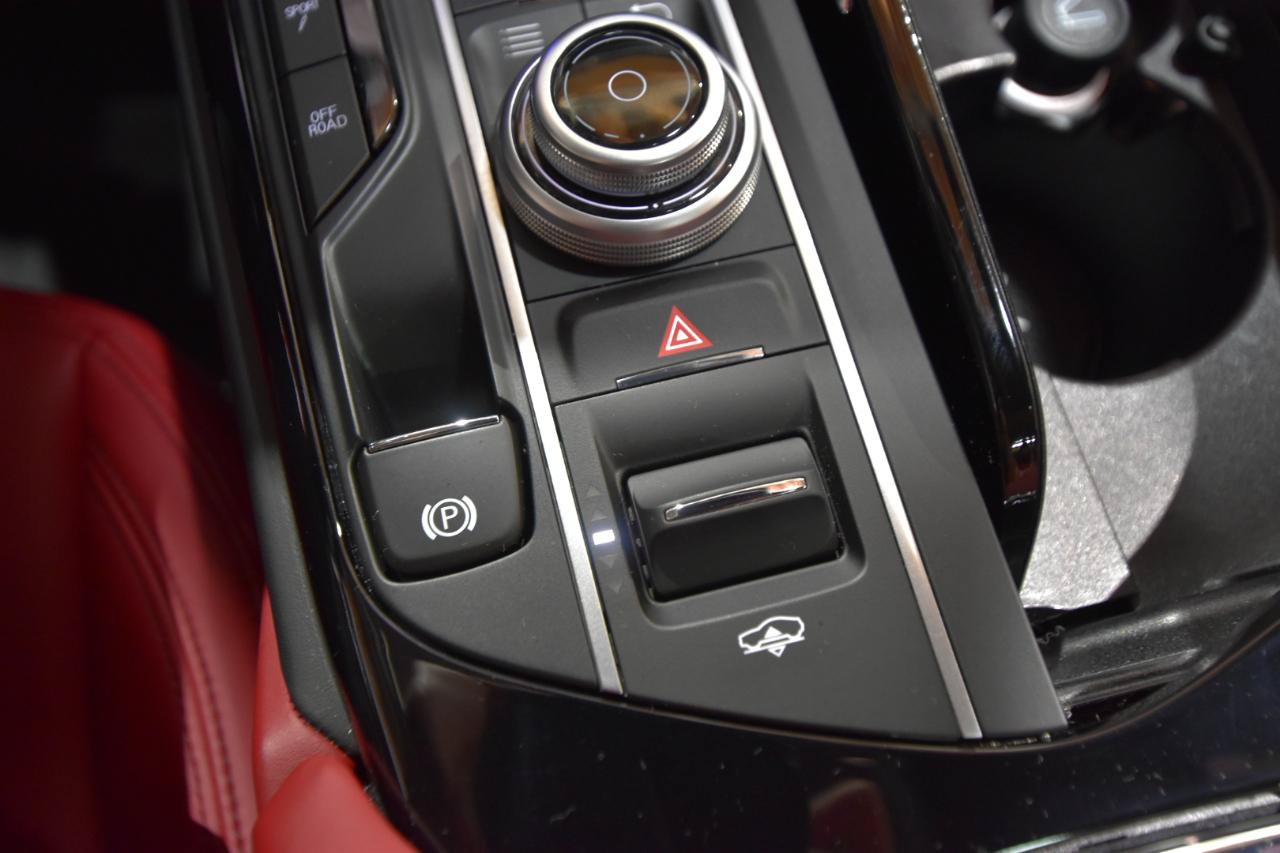 Used 2018 Maserati Levante AWD/4WD image 39
