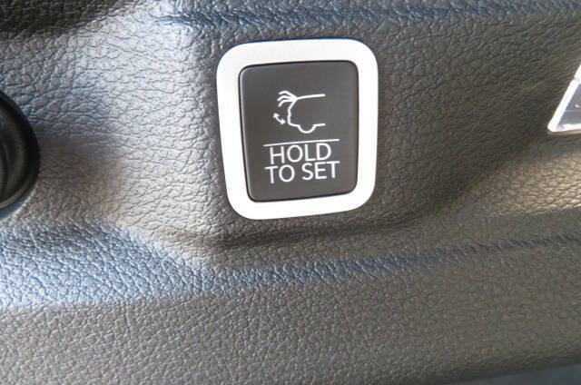 New 2025 Jeep Grand Cherokee L Laredo w/ Luxury Tech Group I image 11