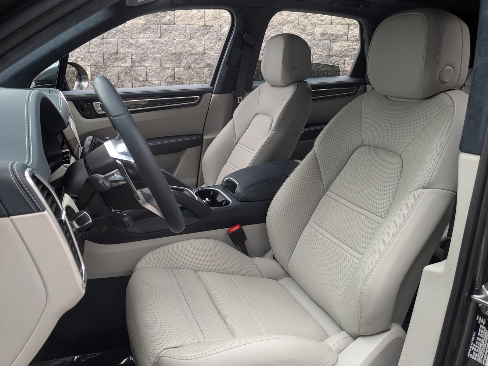 Certified 2023 Porsche Cayenne GTS AWD/4WD image 5