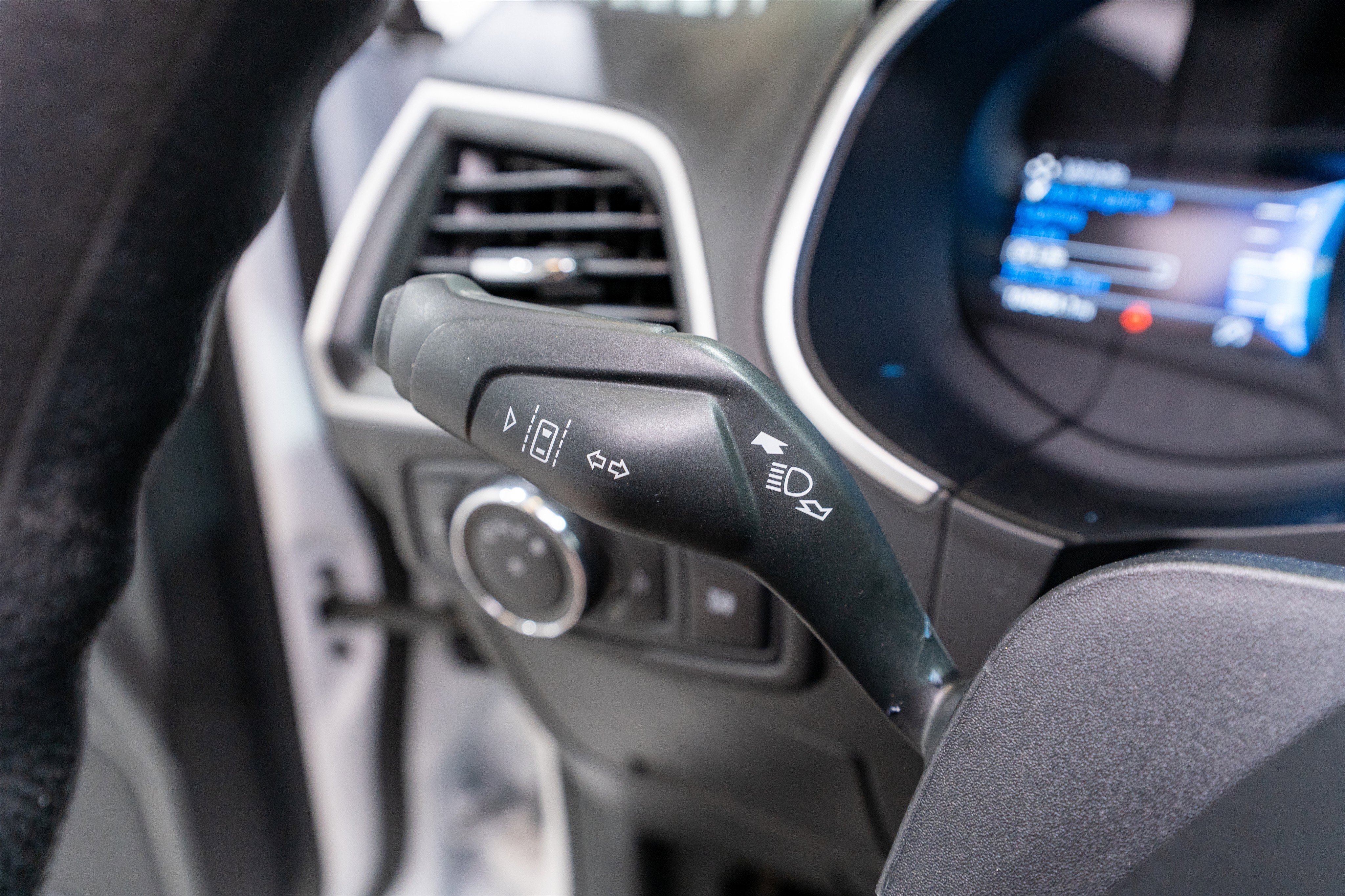 Used 2021 Ford Edge SE image 26