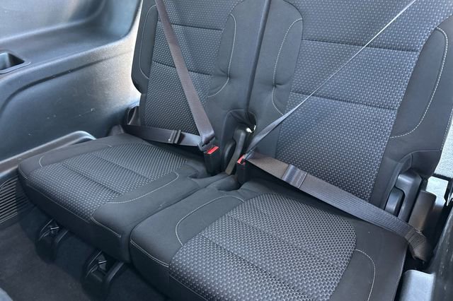 Used 2023 GMC Acadia SLE image 18