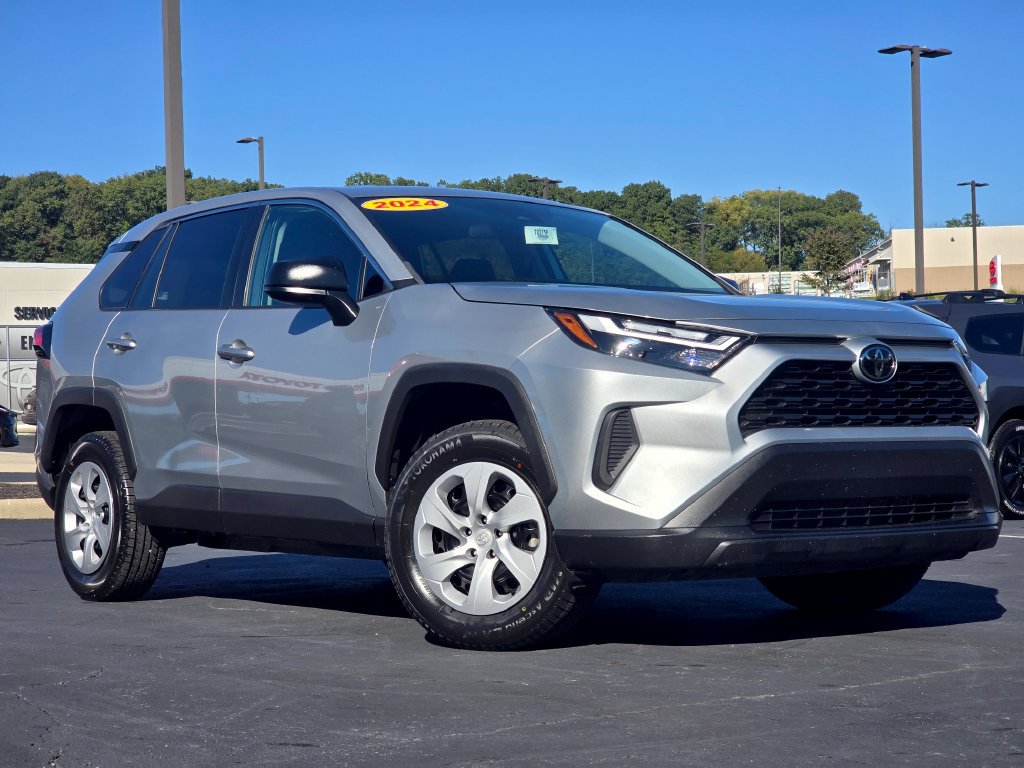 Used 2024 Toyota RAV4 LE FWD image 2