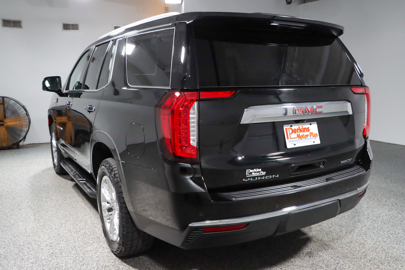 Used 2023 GMC Yukon SLT w/ SLT Luxury Package AWD/4WD image 9