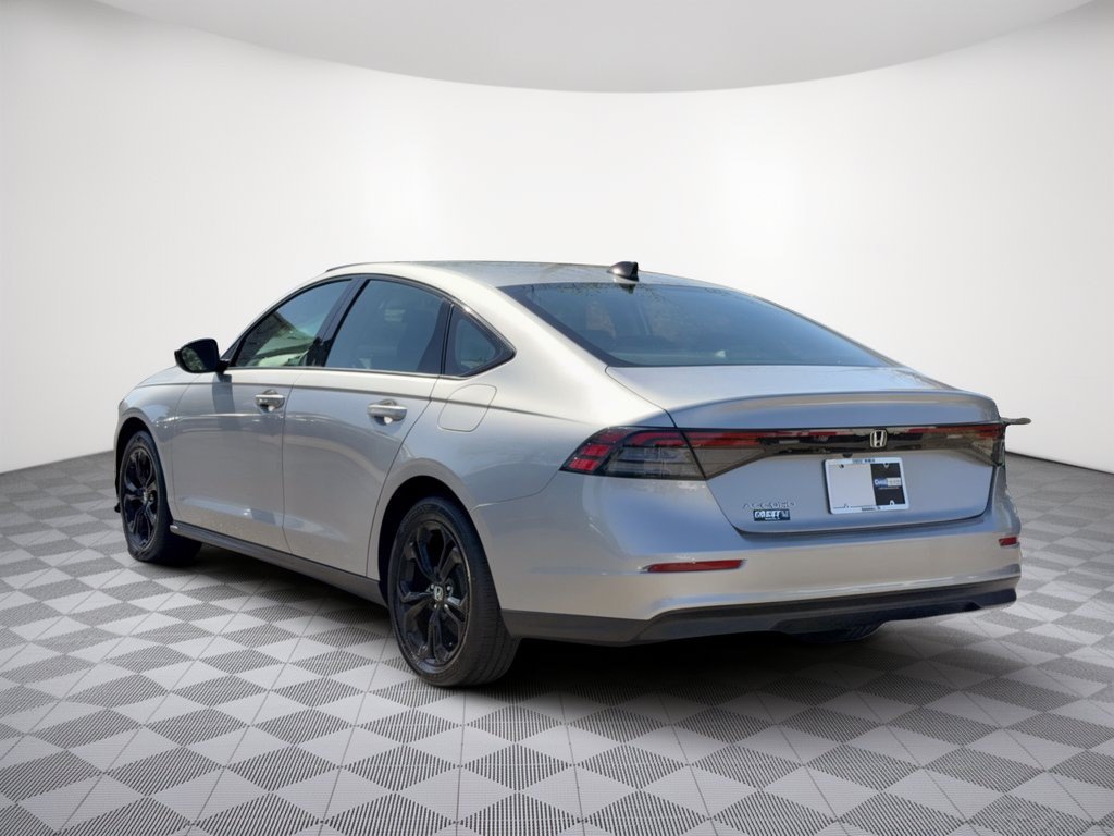 Certified 2025 Honda Accord SE image 3