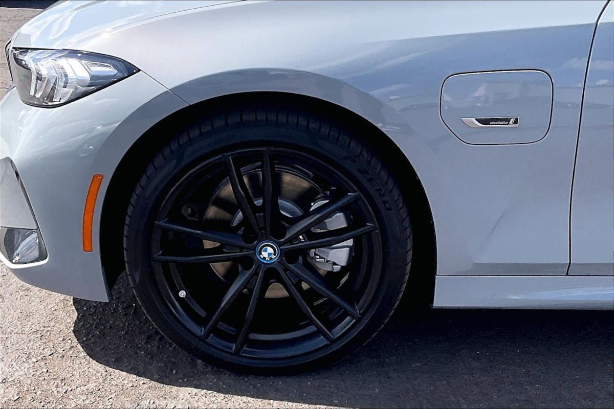 Used 2023 BMW 330e w/ M Sport Package RWD image 9