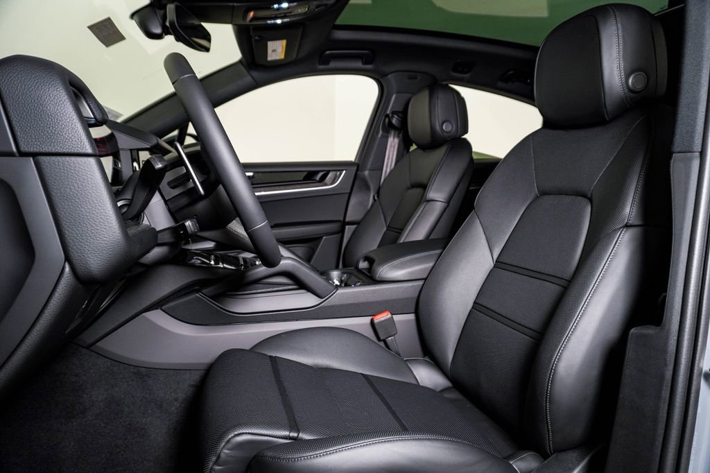 New 2026 Porsche Cayenne Coupe AWD/4WD image 5