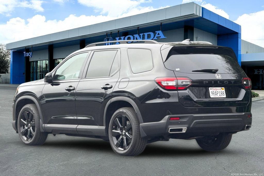 Certified 2025 Honda Pilot Black Edition image 10