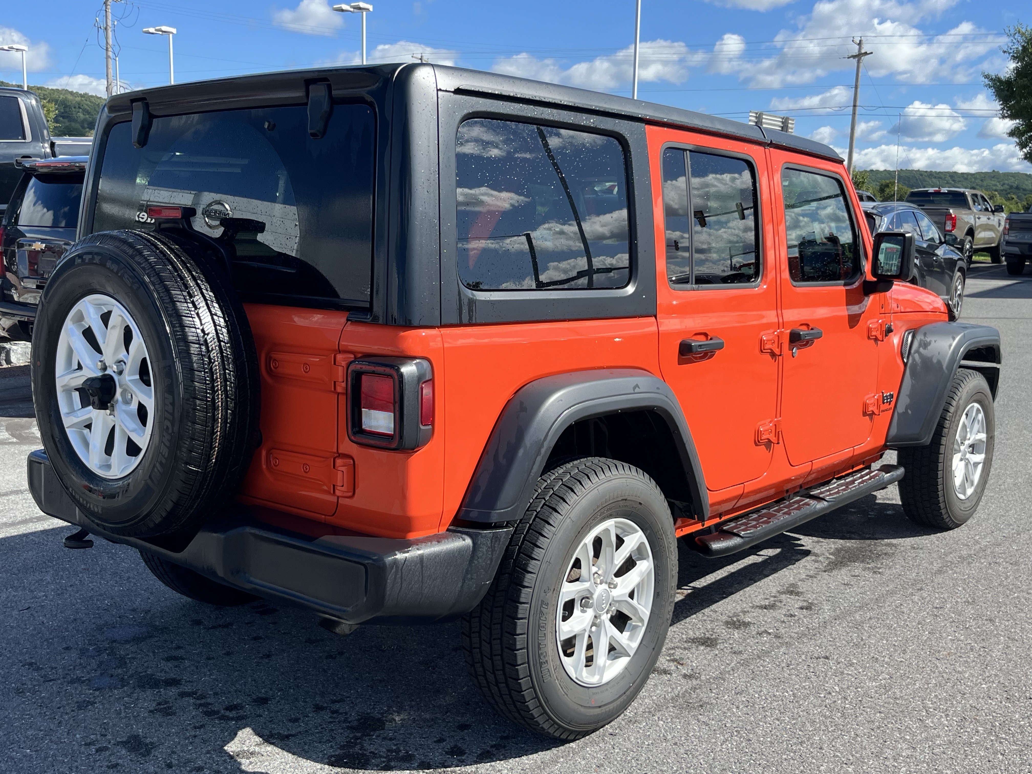 Used 2023 Jeep Wrangler Unlimited Sport AWD/4WD video 4