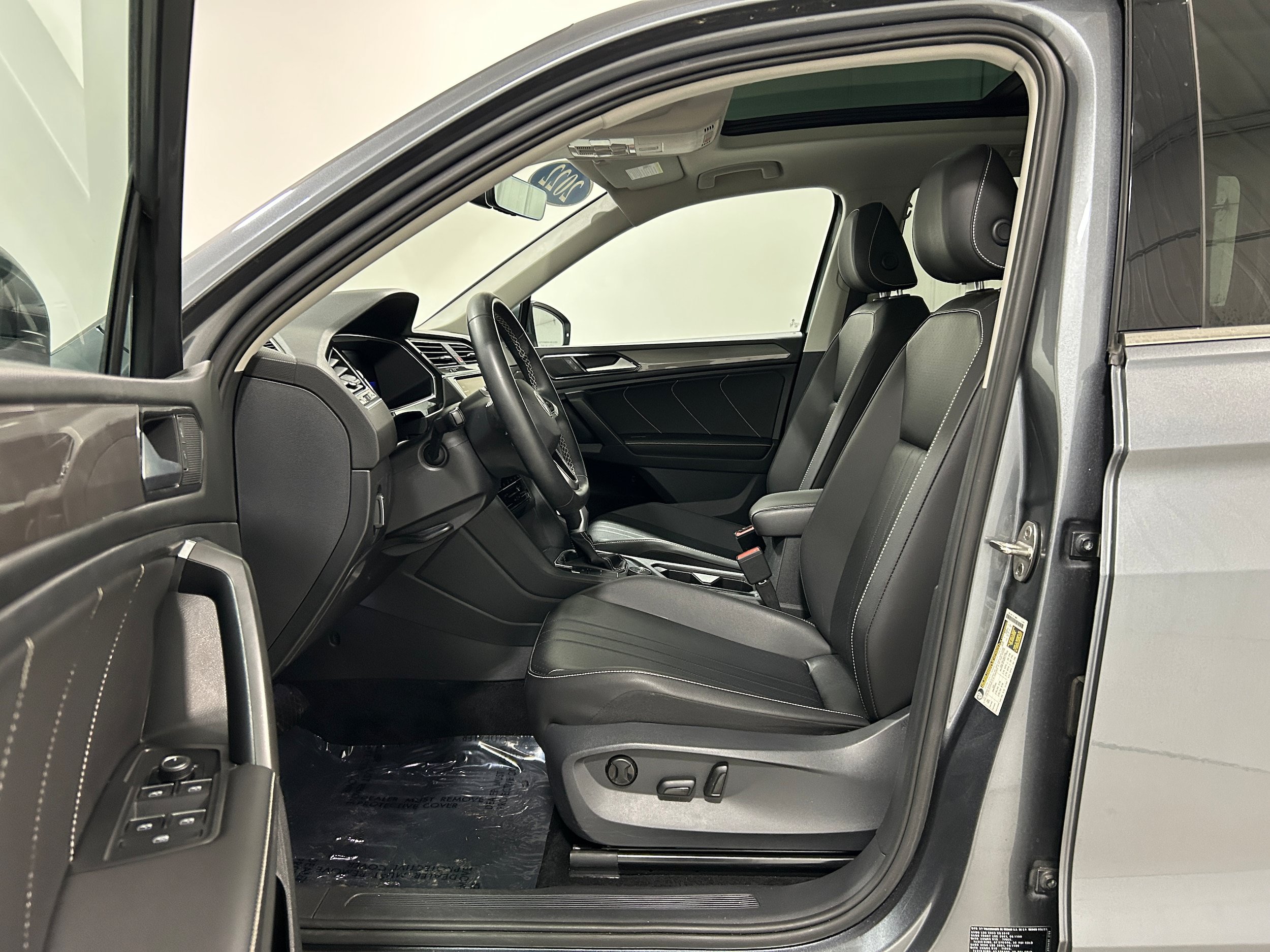 Used 2022 Volkswagen Tiguan SE AWD/4WD image 4