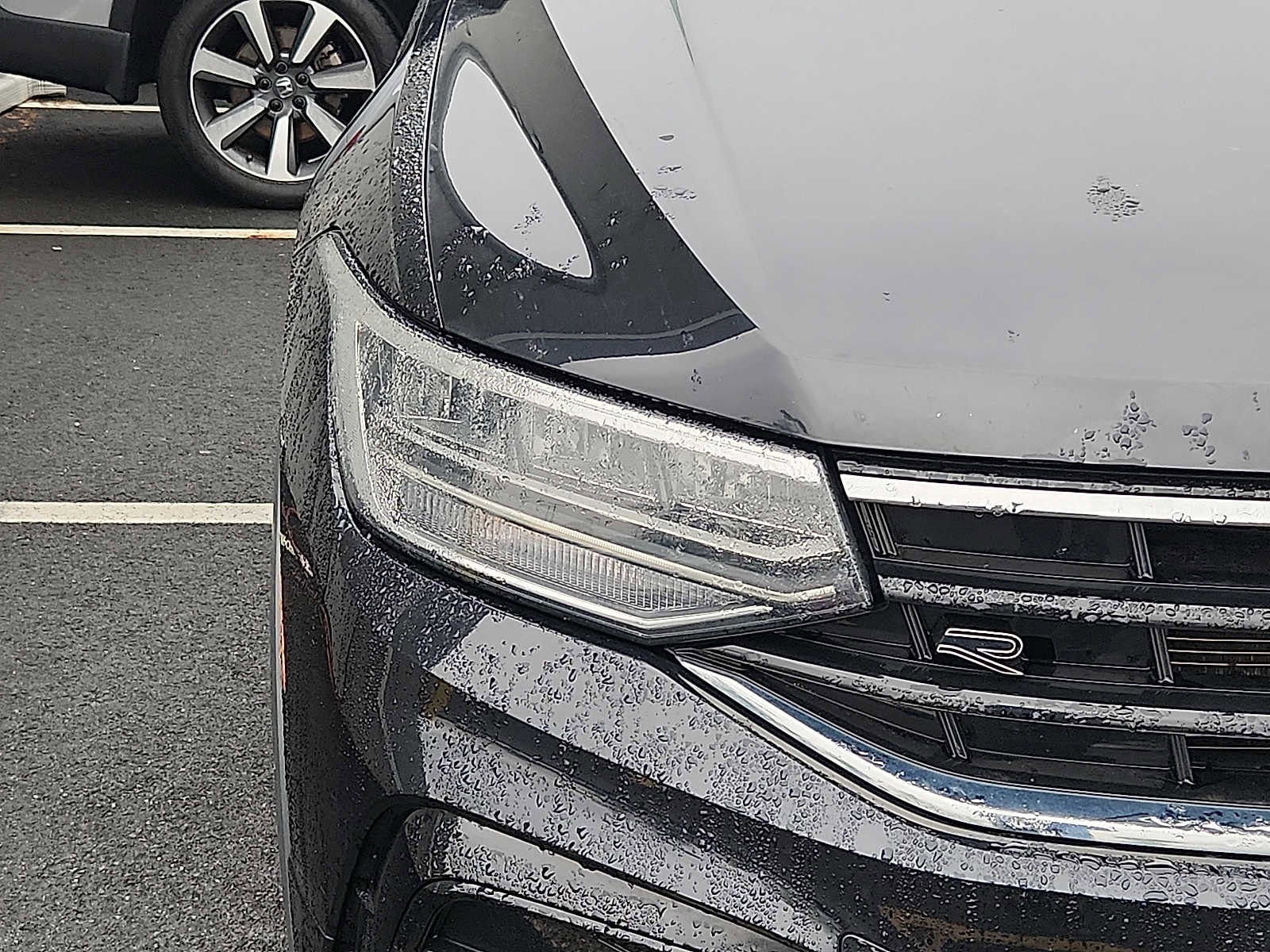 Used 2022 Volkswagen Tiguan SE R-Line AWD/4WD image 3