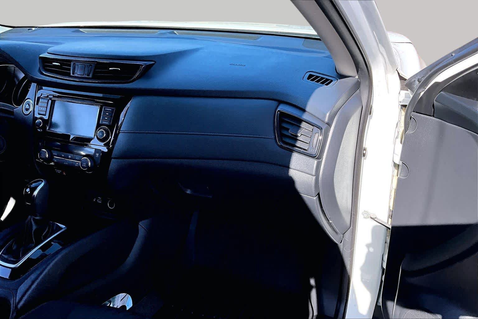Used 2019 Nissan Rogue SV FWD image 18